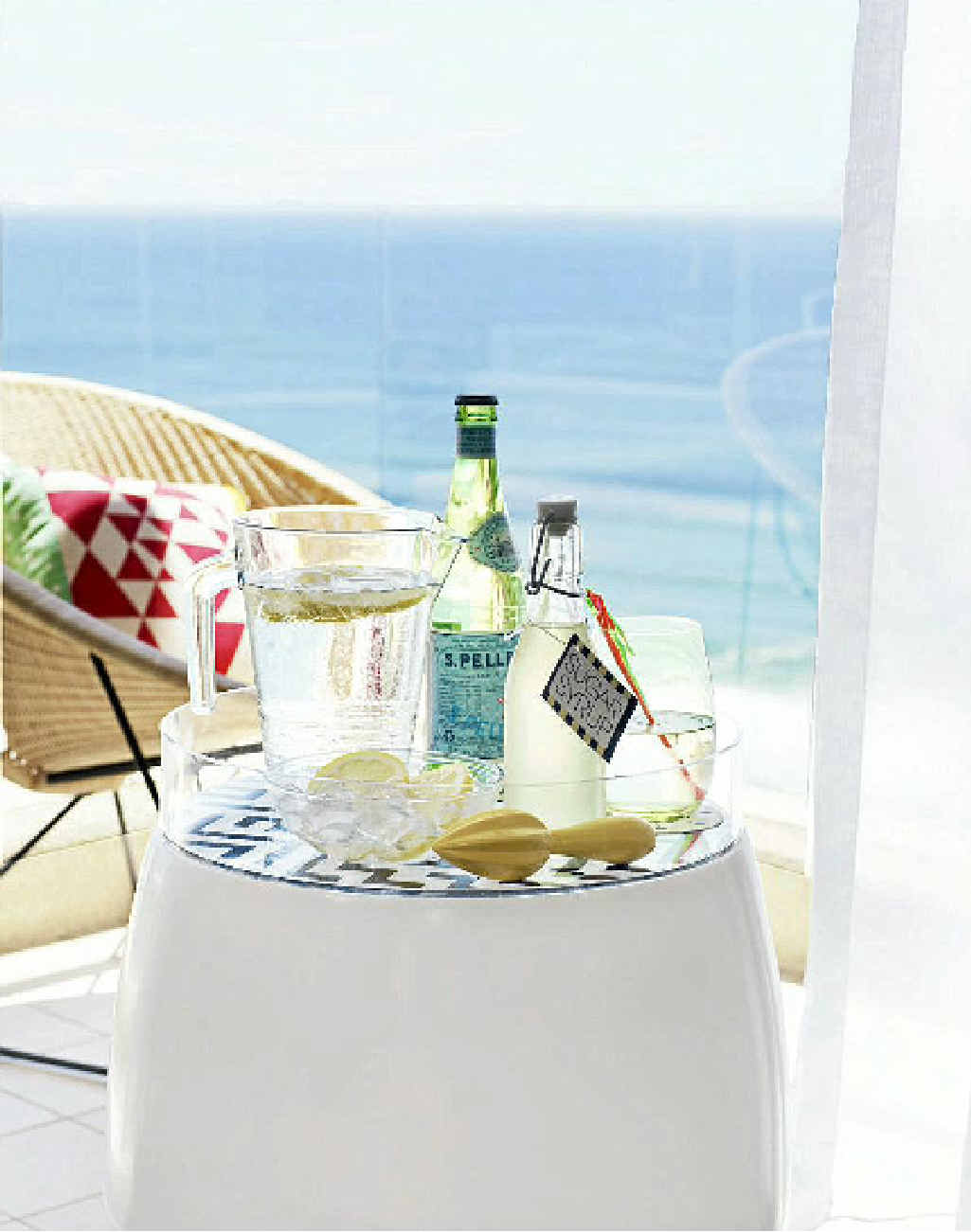 Sip homemade lemonade while enjoying the ambience of the equally cool QT Hotel Surfers Paradise. Sip homemade lemonade while enjoying the ambience of the equally cool QT Hotel Surfers Paradise.